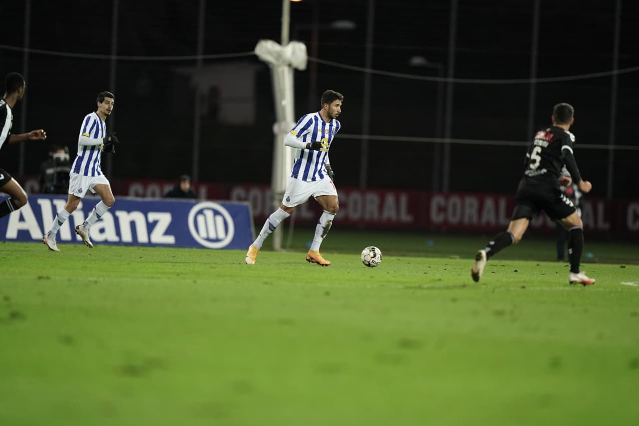 Porto se lleva la victoria ante Nacional después de empatar el encuentro 2-2, durante los primeros 90 minutos. Finalmente, el equipo de Jesus 'Tecatito' Corona, se impuso con una diferencia notable para calificar a cuartos de final de la Copa de Portugal. Díaz, Barbosa, Oliveira y Taremi anotaron para los 'Dragones Azules',