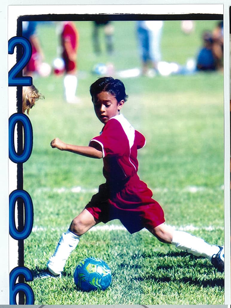 Tiene tres perritos, le gusta coleccionar pulseras y collares y su deporte favorito es el fútbol.