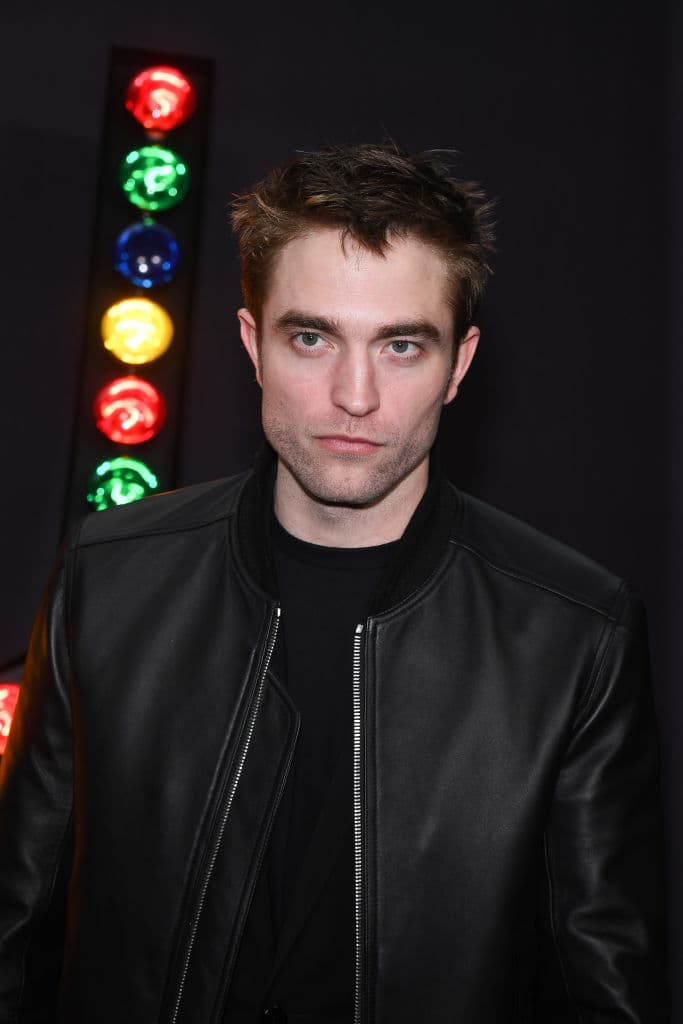 Pattinson tiene esa habilidad de verse convincentemente diferente, en grados significativos, en muchas cosas diferentes.