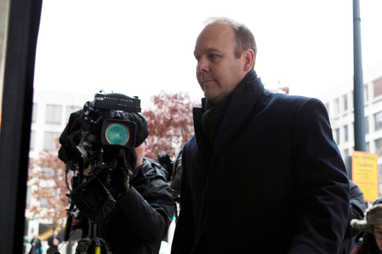 Sentencian a 45 días de cárcel a exasesor de Trump por conspiración y mentir al FBI en la investigación del 'Rusiagate'