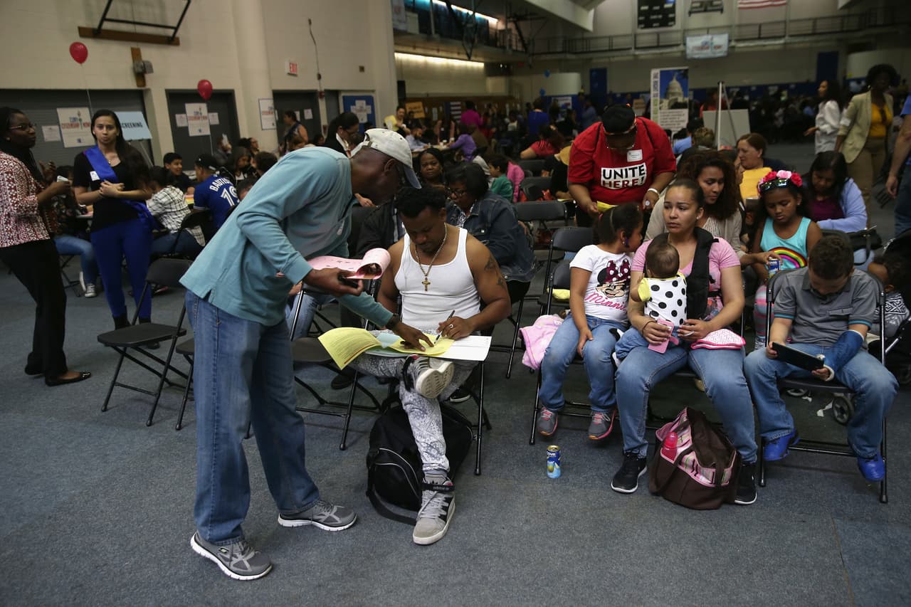 De acuerdo con el Centro Pew, hasta marzo pasado solo el 36% de los mexicanos elegibles se habían convertido en ciudadanos estadounidenses, en tanto que el 68% de otras nacionalidades lo había hecho.