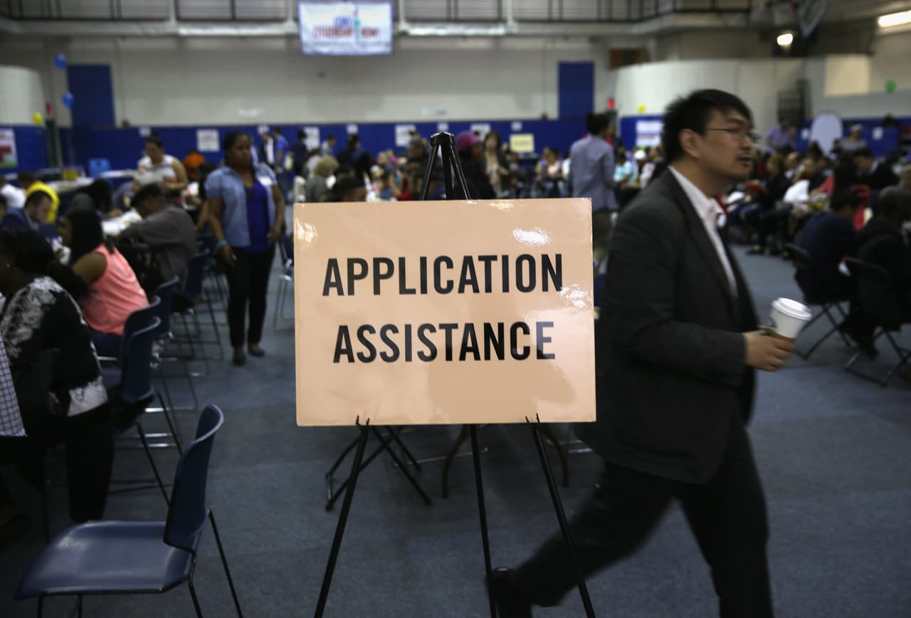 Las solicitudes de ciudadanía tardan un promedio de cinco meses en ser aprobadas por oficiales federales. Se estima que quienes la soliciten antes de junio tendrán la oportunidad de votar en la próxima elección presidencial.