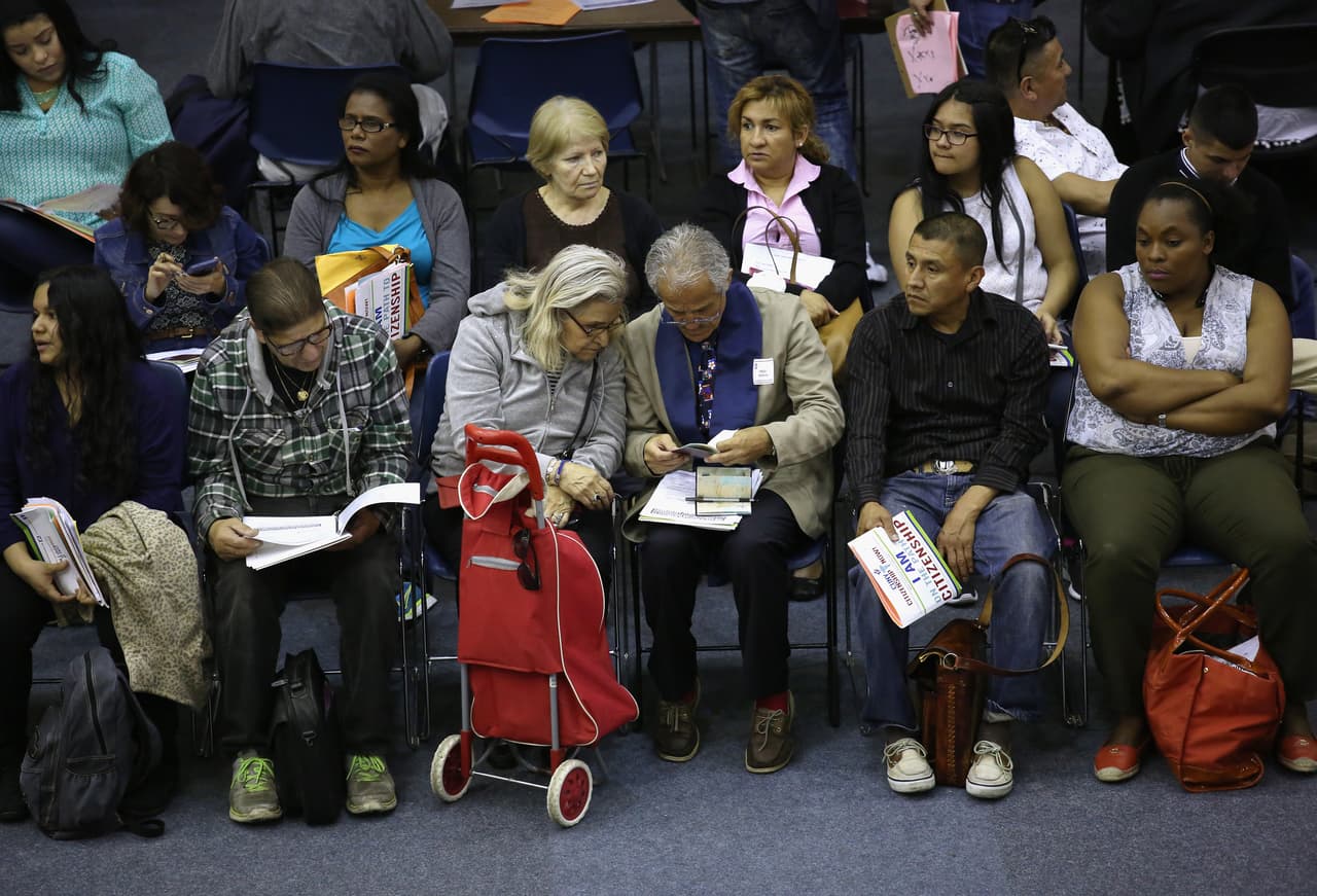 Para muchos, la ansiedad generada por el discurso del virtual candidato republicano Donald Trump los ha impulsado a realizar el trámite con más rapidez.