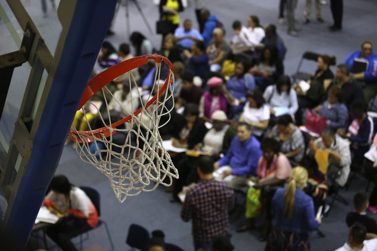 La comunidad latina prevé posibles cambios en el proceso de solicitud de la ciudadanía después de las elecciones.