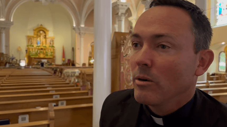 Pero no solo los laicos; religiosos como John R. Muir expresaron a 
<i><b>Univision Arizona </b></i>su sorpresa y su tristeza por la noticia.