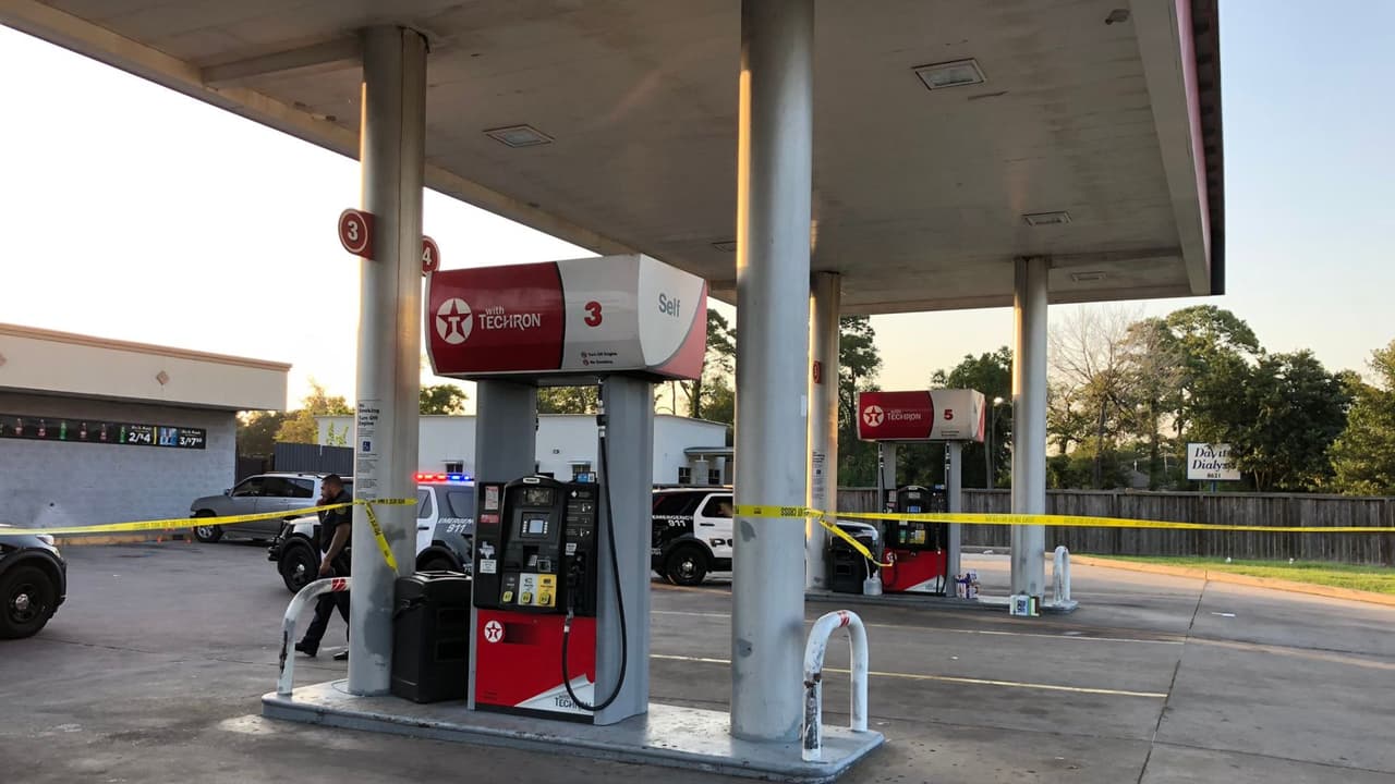 Un hombre intenta robar a una pareja, termina baleado y ahora enfrenta cargos de asalto en Houston 