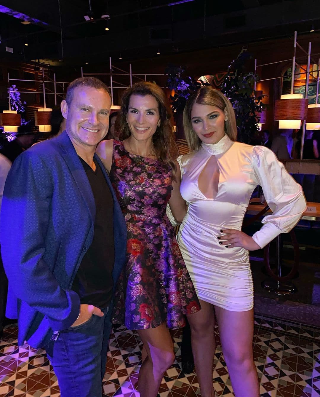 Cabe mencionar que la ahora conductora de UniMás, cadena hermana de Univision, también se ha ganado la amistad de otros conductores del show matutino, entre ellos Alan Tacher. Migbelis, Alan y Cristy Bernal posaron juntos en la apertura de Chica.