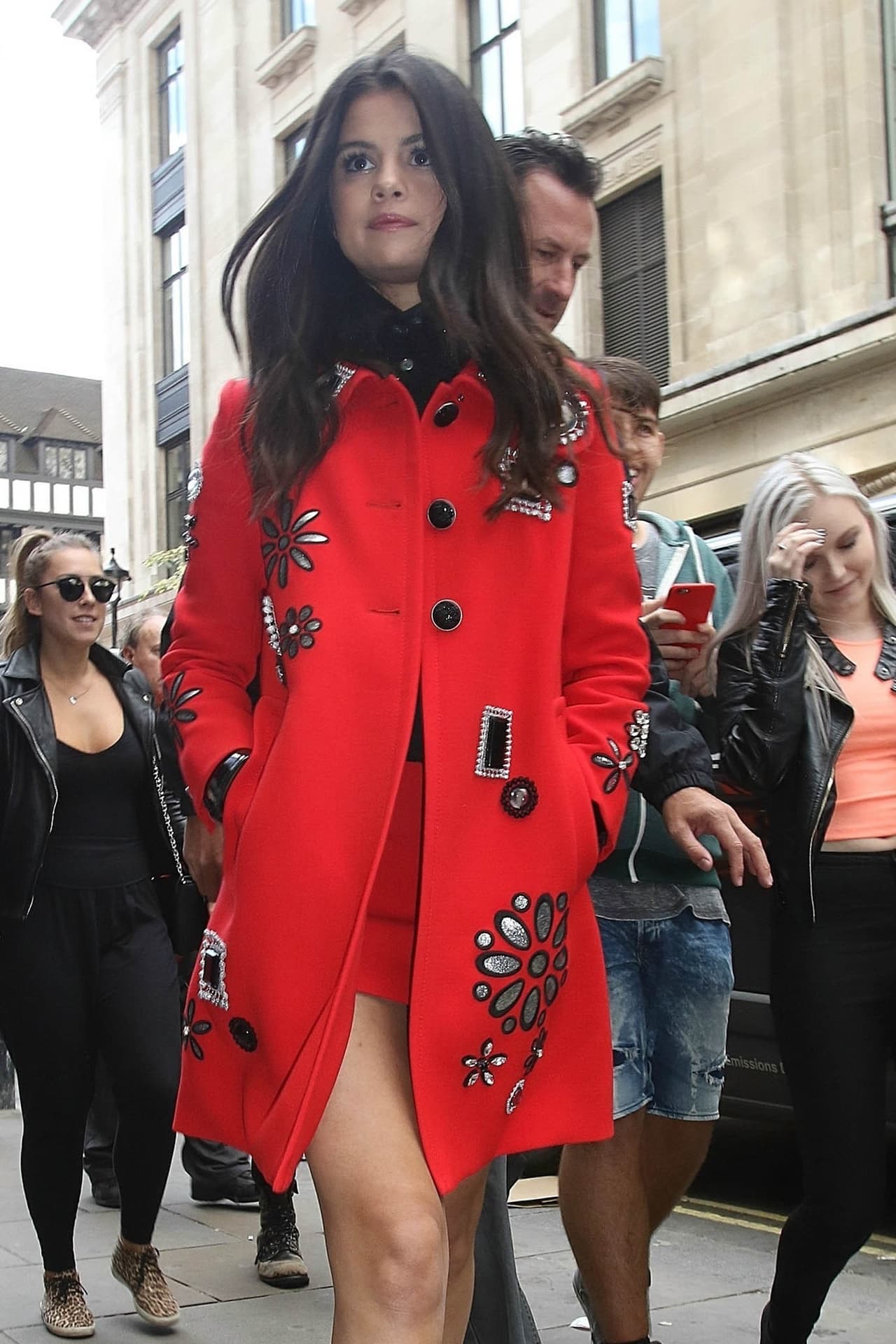 ¡Qué piernas! A Selena le fascina presumir sus atributos, esa es sin duda su debilidad.