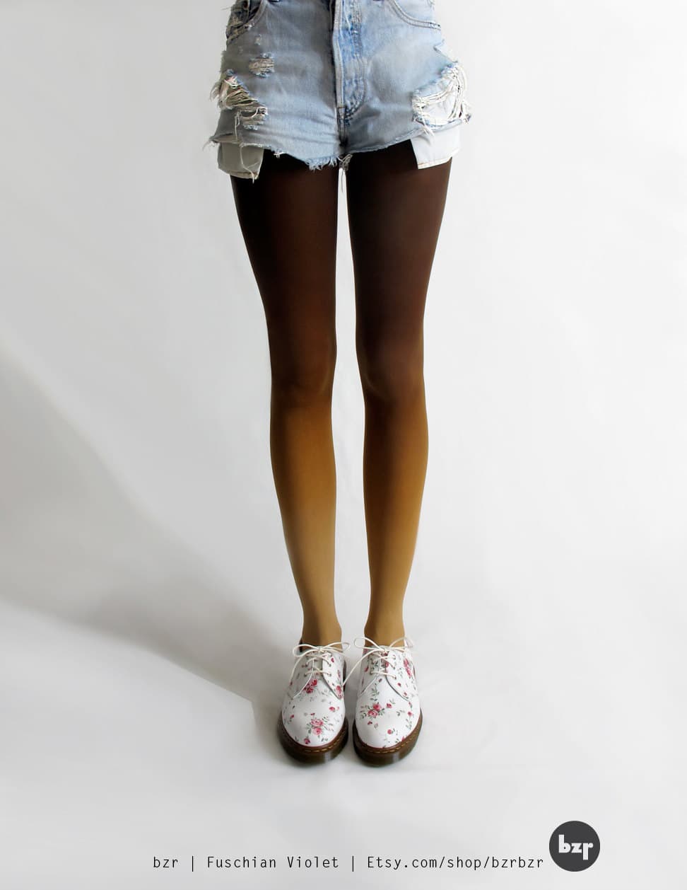 Tras el éxito de Tiffany, numerosas marcas venden diseños similares. Si te atreves con las manualidades, puedes probar a 
<a href="http://www.brit.co/diy-ombre-tights/">hacerlas en casa con este tutorial</a>.