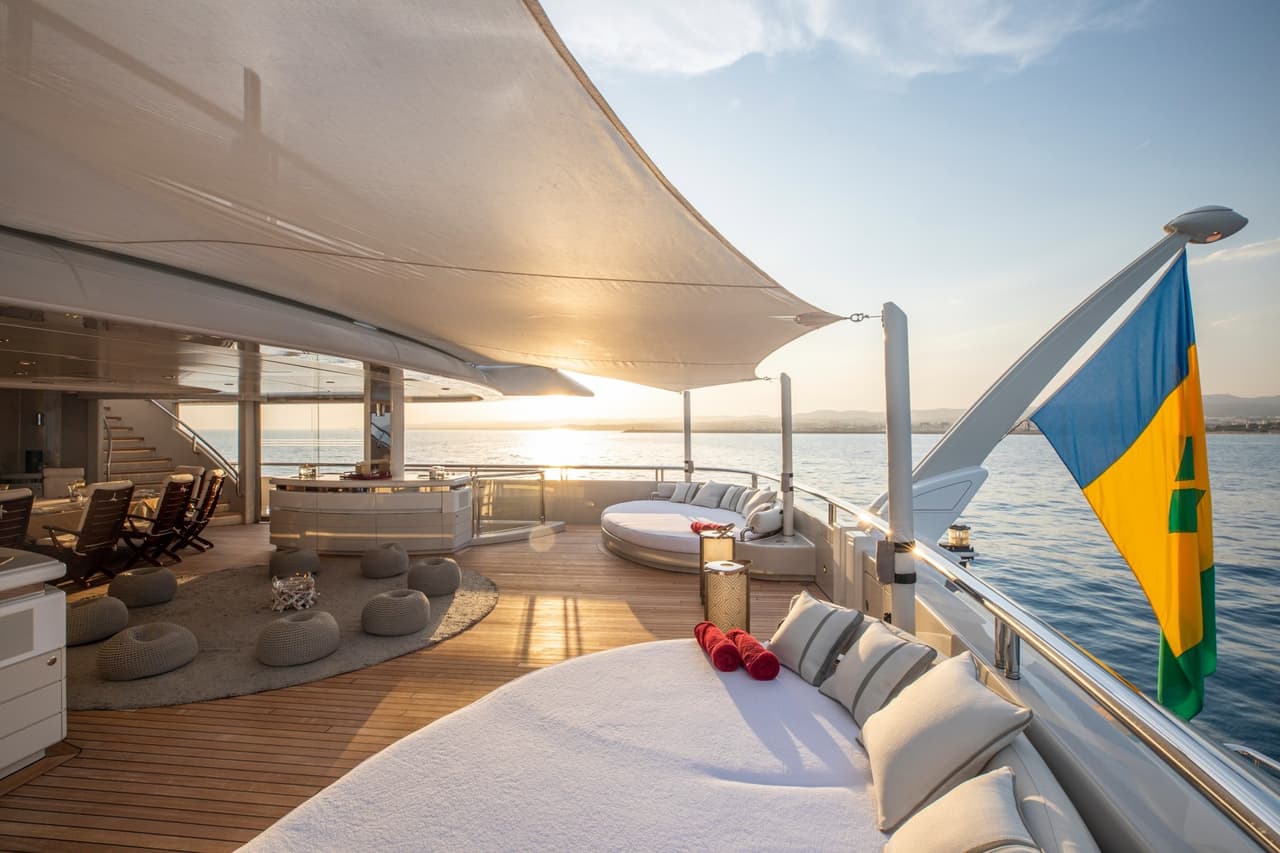 Y su dueño es Rinat Akhmetov, un empresario ucraniano multimillonario, presidente de SCM Holdings y del club de fútbol Shakhtar Donetsk, quien lo tiene a la venta por 130 millones de dólares.