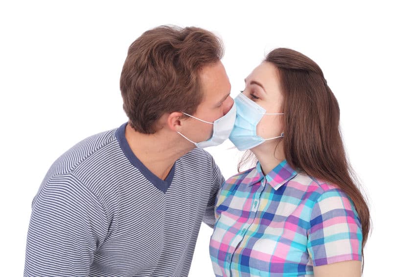 <b>Tolerar la frustración de reencontrarnos. </b>Una vez que salimos a la calle y nos volveos a topar con otras personas de nuestro círculo social, debemos recordar que hay que guardar con ellas la distancia recomendada.