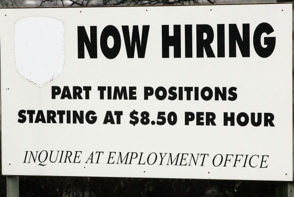 La temporada de festividades se acerca, y con ella la serie de contrataciones temporales por parte de importantes compañías en EU. Si tú estás en búsqueda de empleo y consideras posible esta opción, toma nota de las empresas que podrían necesitar de tus servicios.