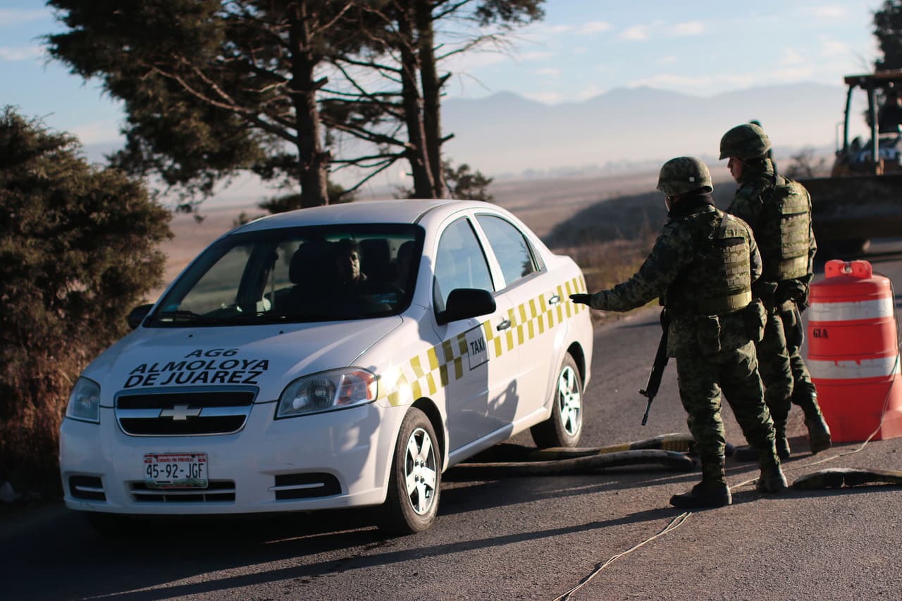 Retén en los alrededores de la prisión