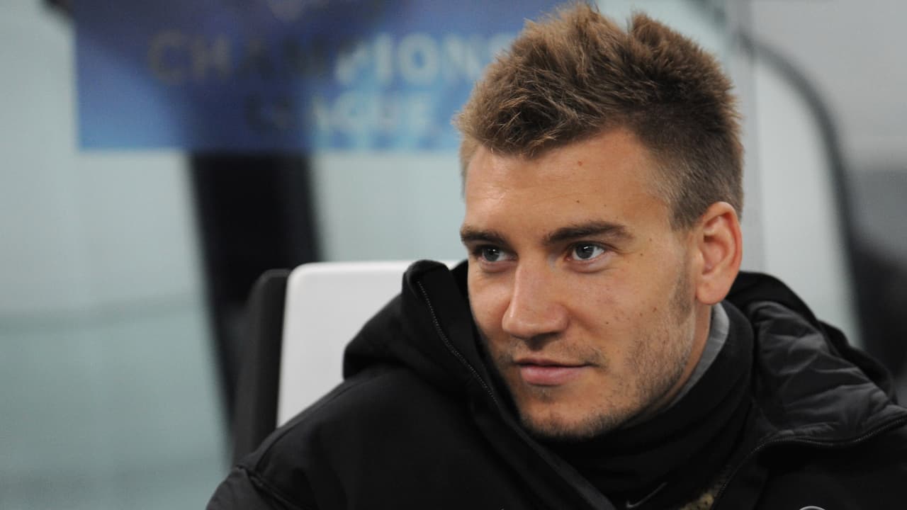 Niklas Bendtner: 'encontré a Pirlo y a Buffon fumando en el baño'