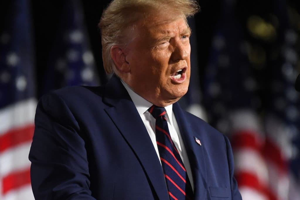 Durante más de dos meses, los estadounidenses han estado esperando por una respuesta acerca del
<a href="https://www.univision.com/local/los-angeles-kmex/cheque-de-ayuda-por-el-coronavirus-lo-que-se-sabe-del-segundo-paquete-de-estimulo-economico-fotos">segundo cheque de estímulo económico</a> que el presidente
<a href="https://www.univision.com/local/nueva-york-wxtv/trump-sugiere-que-segundo-cheque-de-estimulo-economico-superara-los-1-200-que-obtendrian-los-neoyorquinos-fotos">Donald Trump aseguró que sí se emitiría</a>.