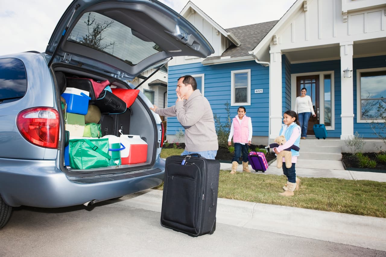 ¿Que debes hacer al mudarte a otra casa? Algunas personas tienen la mala costumbre de mudarse y dejar todo sucio y regado, inclusive maldicen el lugar porque viviendo en el mismo tuvieron problemas y dicen “¡vaya, qué bueno que me largo de aquí, donde he sufrido tanto!", y se van con enojo, amargura y a veces hasta odio.