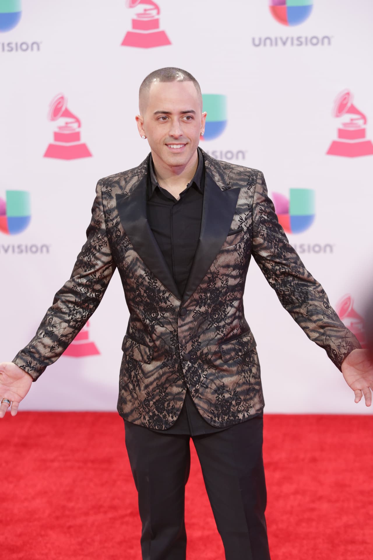 OMG! Yandel sí que sabe brillar.