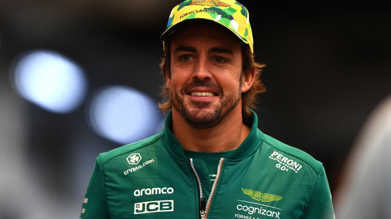 Fernando Alonso confirma que seguirá en Aston Martin en 2025