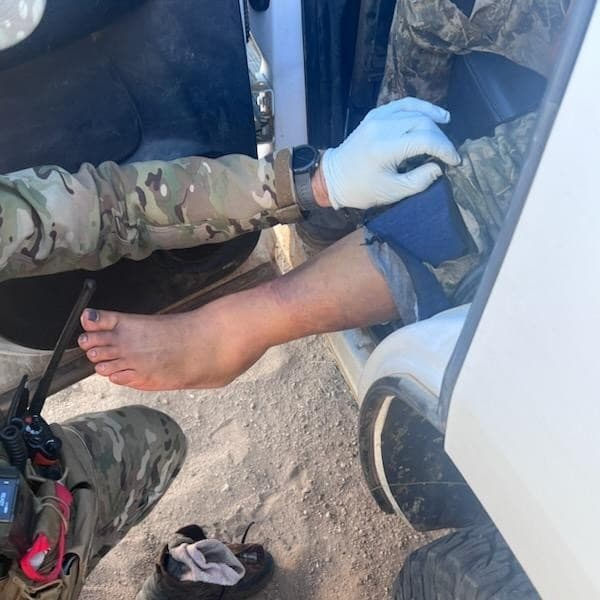 Una mujer de 27 años y de origen guatemalteco llamó esta semana desde allí al 911 pidiendo ayuda por una lesión en uno de sus tobillos.