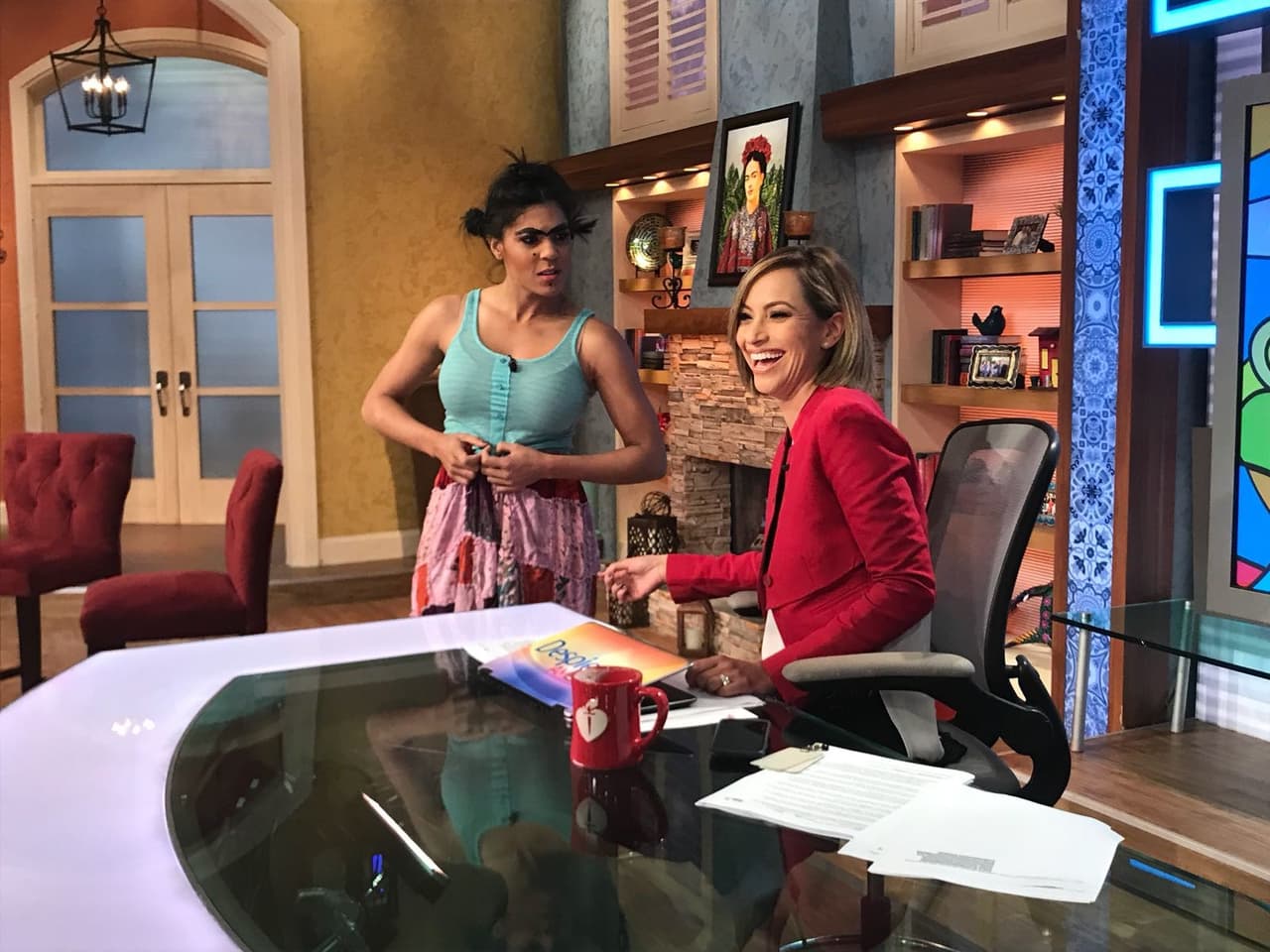 Satcha no pudo contener la risa, Mela la Melaza de Butler sería su apellido.