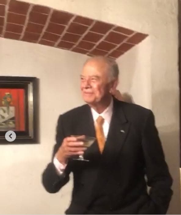 "Esto lo escribo, no porque donde esté 'Belo' haya redes sociales, sino como una manera con las herramientas que tengo a la mano para tratar de dar gracias y de honrarlo (y es que no hay palabras ni videos ni fotos que alcancen para hacerlo bien)", escribió Regina Blandón.
<br>