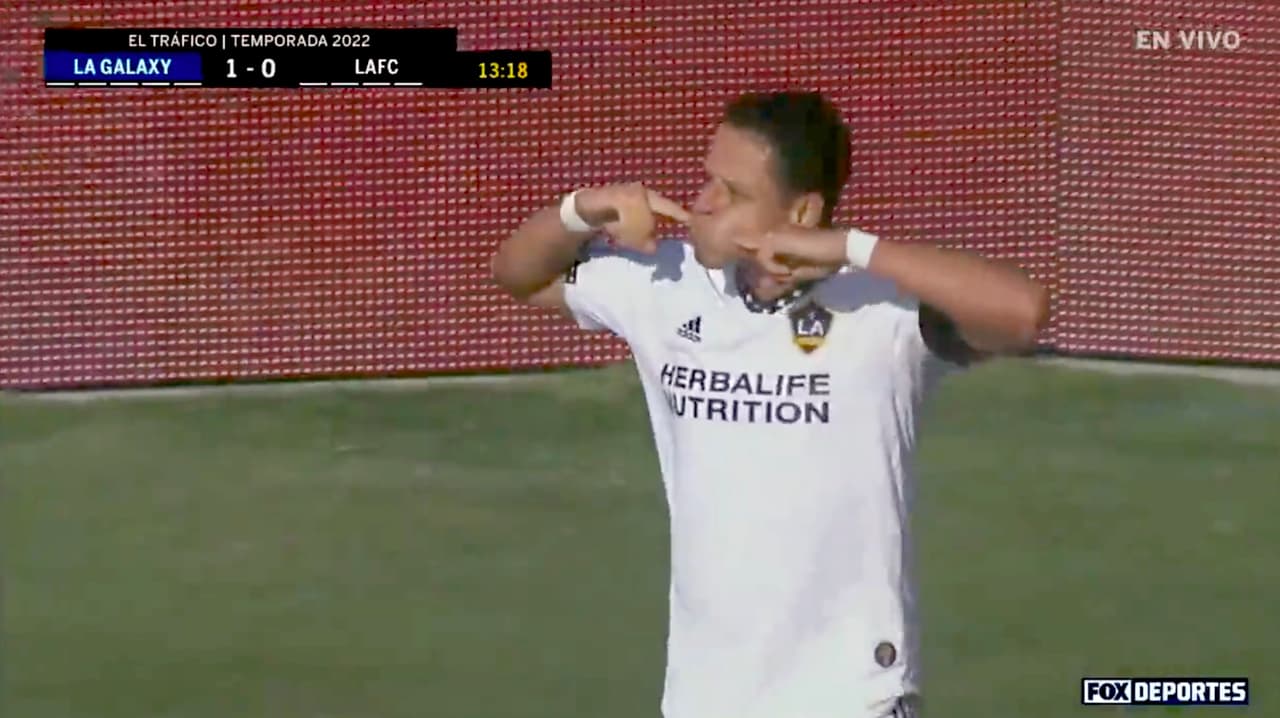 Chicharito no perdona y con un cabezazo pone el 1-0 en El Tráfico