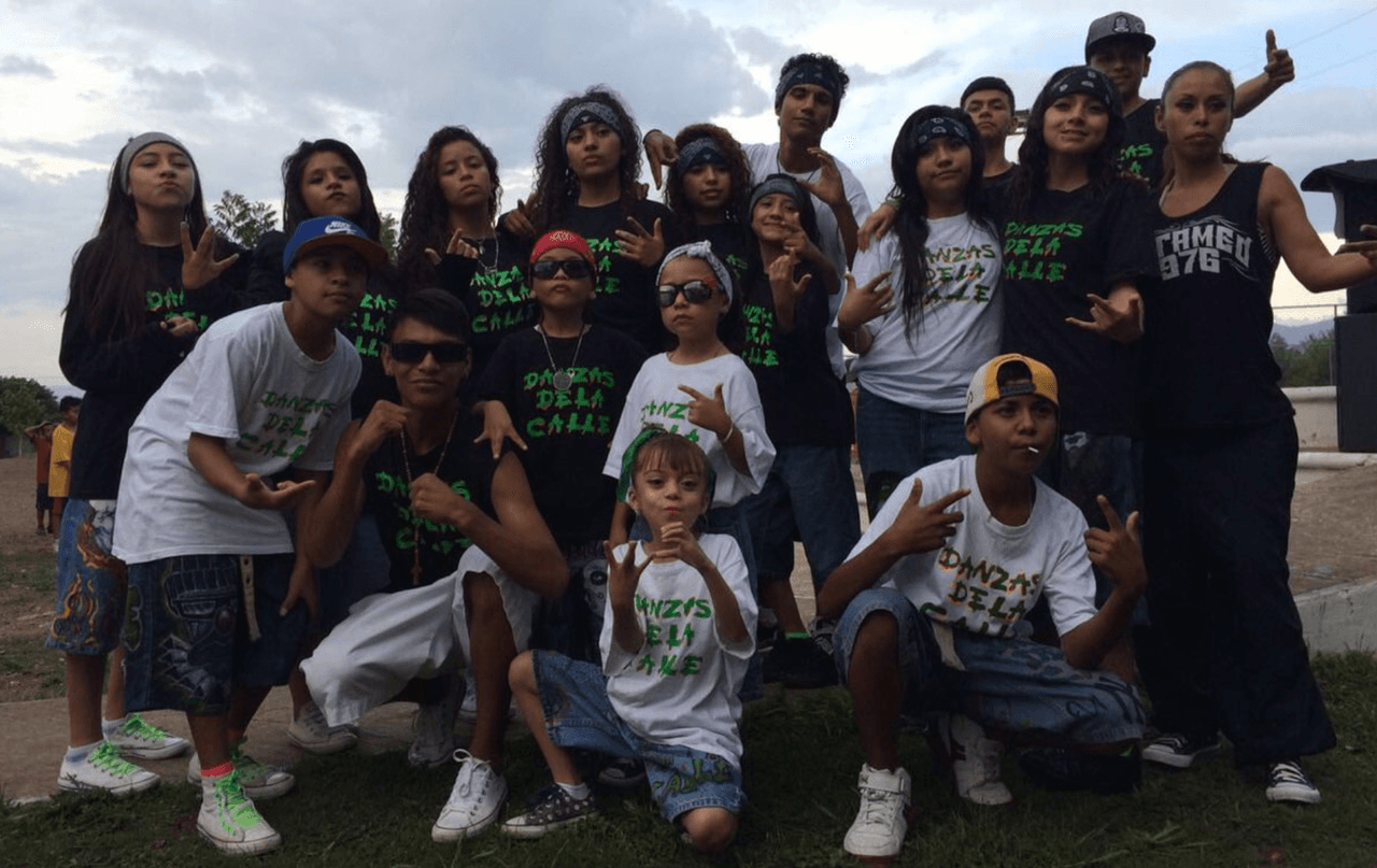 Música de la frontera: Policías y pandilleros bailan cumbia en Saltillo 