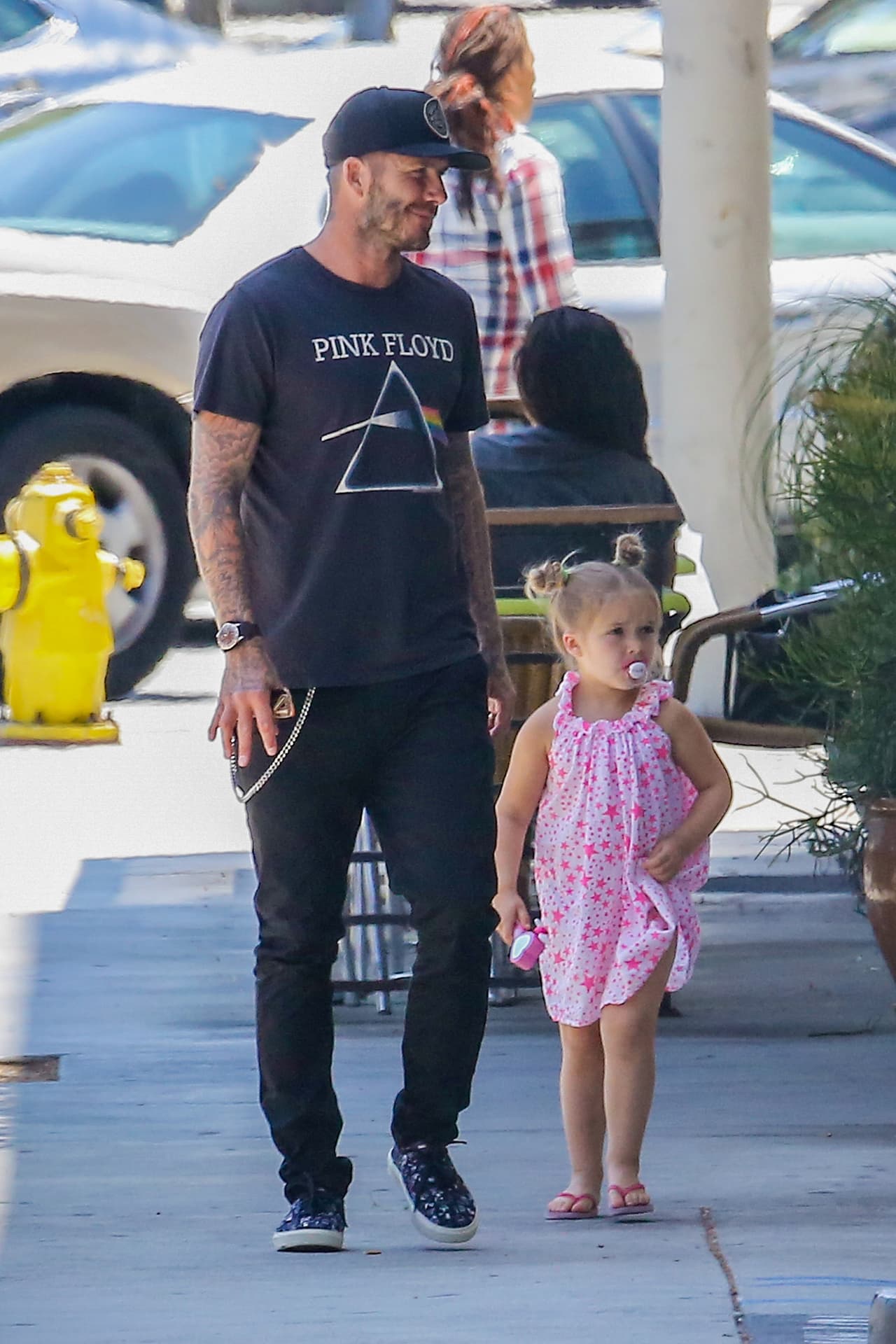 David se defiende de quienes lo llaman mal padre por dejar que Harper aún use chupón.