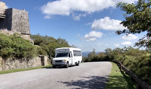 Aunque el Brasstown Bald también se puede tomar transporte para llegar desde el estacionamiento hasta la cima.