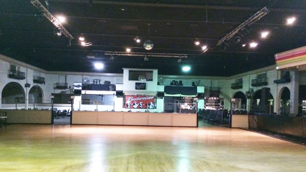 NO siempre fue así. Durante cinco décadas, los habitantes de Fresno y alrededores pudieron disfrutar de la presenación de varios aristas hispanos, mexicanos que no habrían visto en otro lugar.