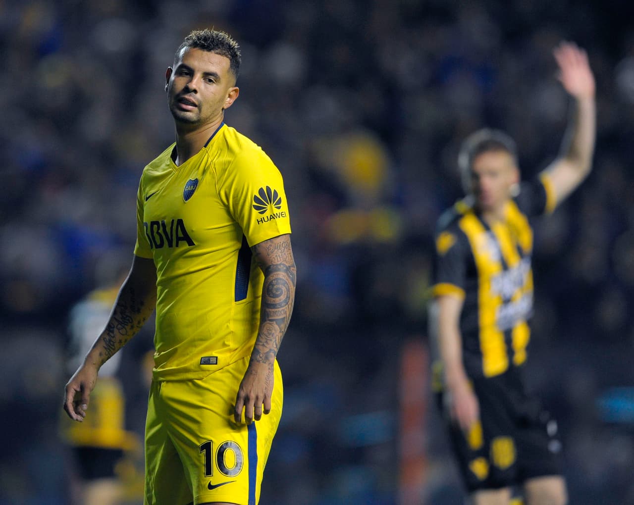 A su llegada a Boca Juniors en el segundo semestre del 2017, la historia por su estado físico se repitió y fue criticado por sobrepeso. Aún así, a punta de fútbol volvió a imponerse.