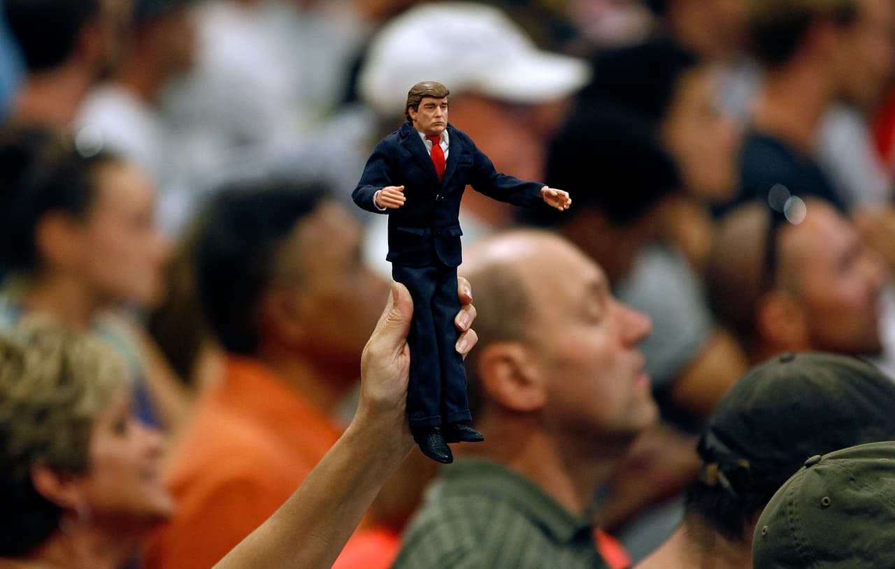 Los seguidores de Trump aplauden que el magnate hablara del muro en México