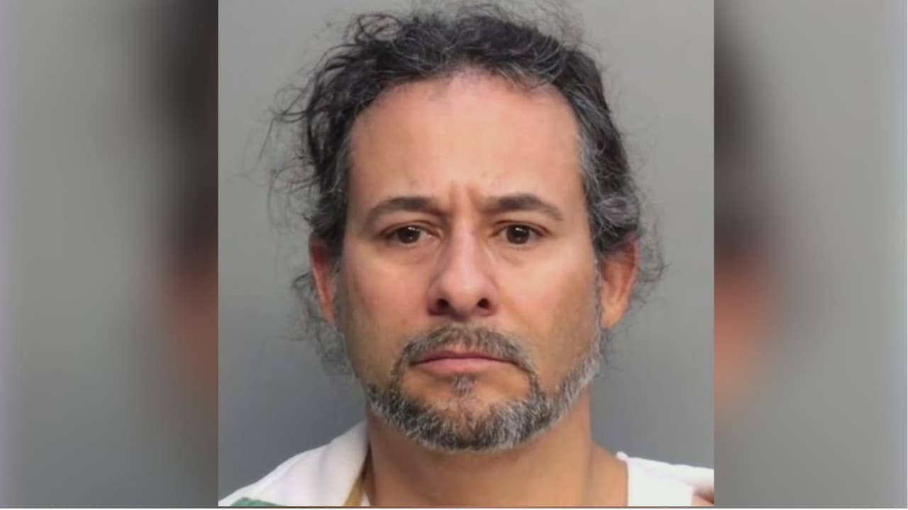 Acusan a hombre de Hialeah de atacar a otro con un machete por un estacionamiento