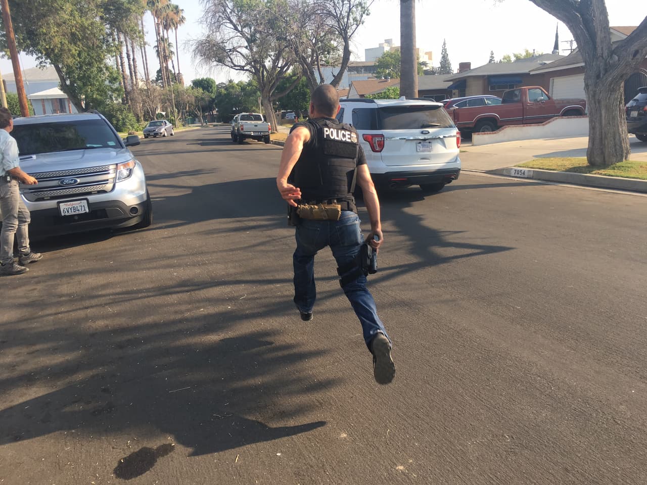 "¿Por qué deportas a tu propia gente?": un día con agentes de ICE en California