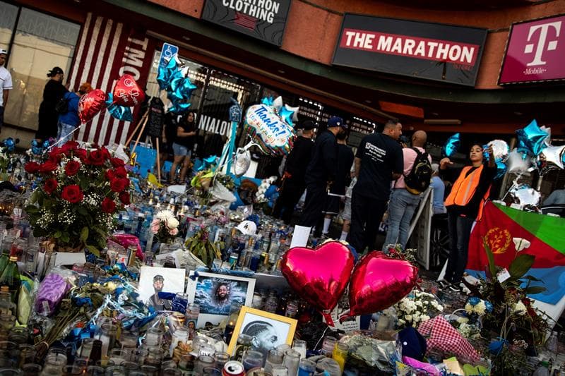 Se espera que la procesión haga un parada en la tienda del artista The Marathon, localizada en 3420 de la calle Slauson y el bulevar Crenshaw.