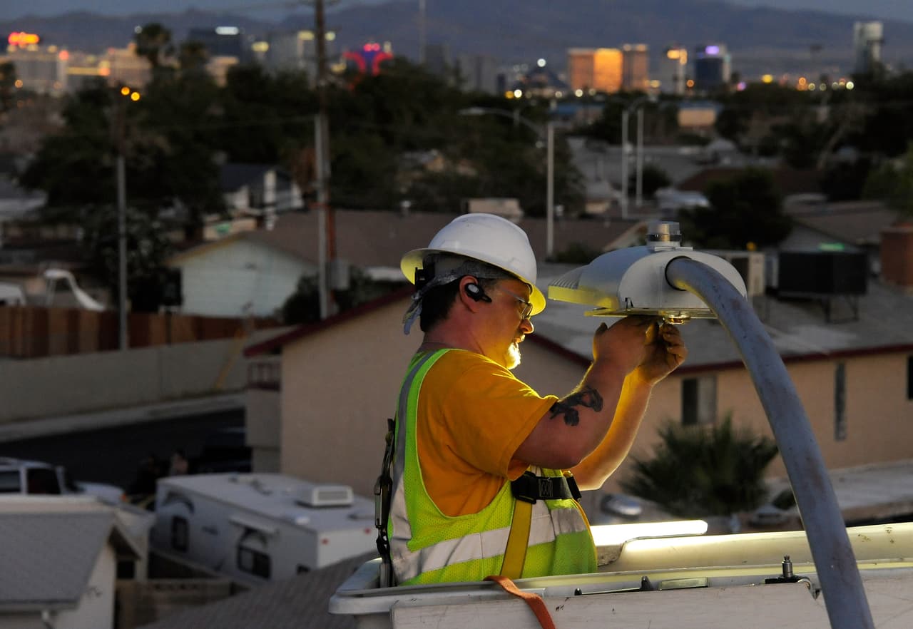 ¿Cómo las luces LED son usadas por las ciudades para vigilar a sus residentes?