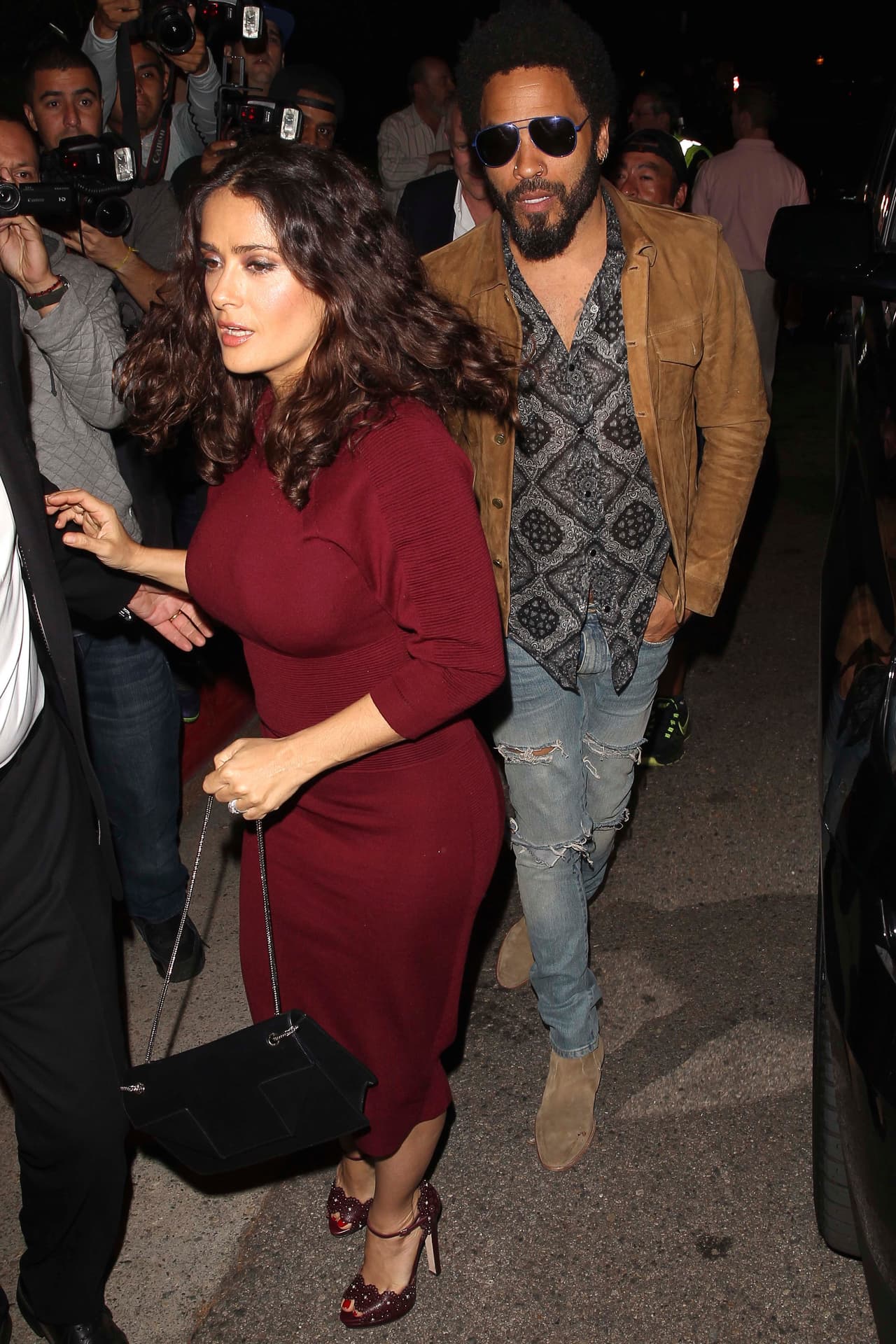 Atrás de ellos iba un amiguito muy especial.