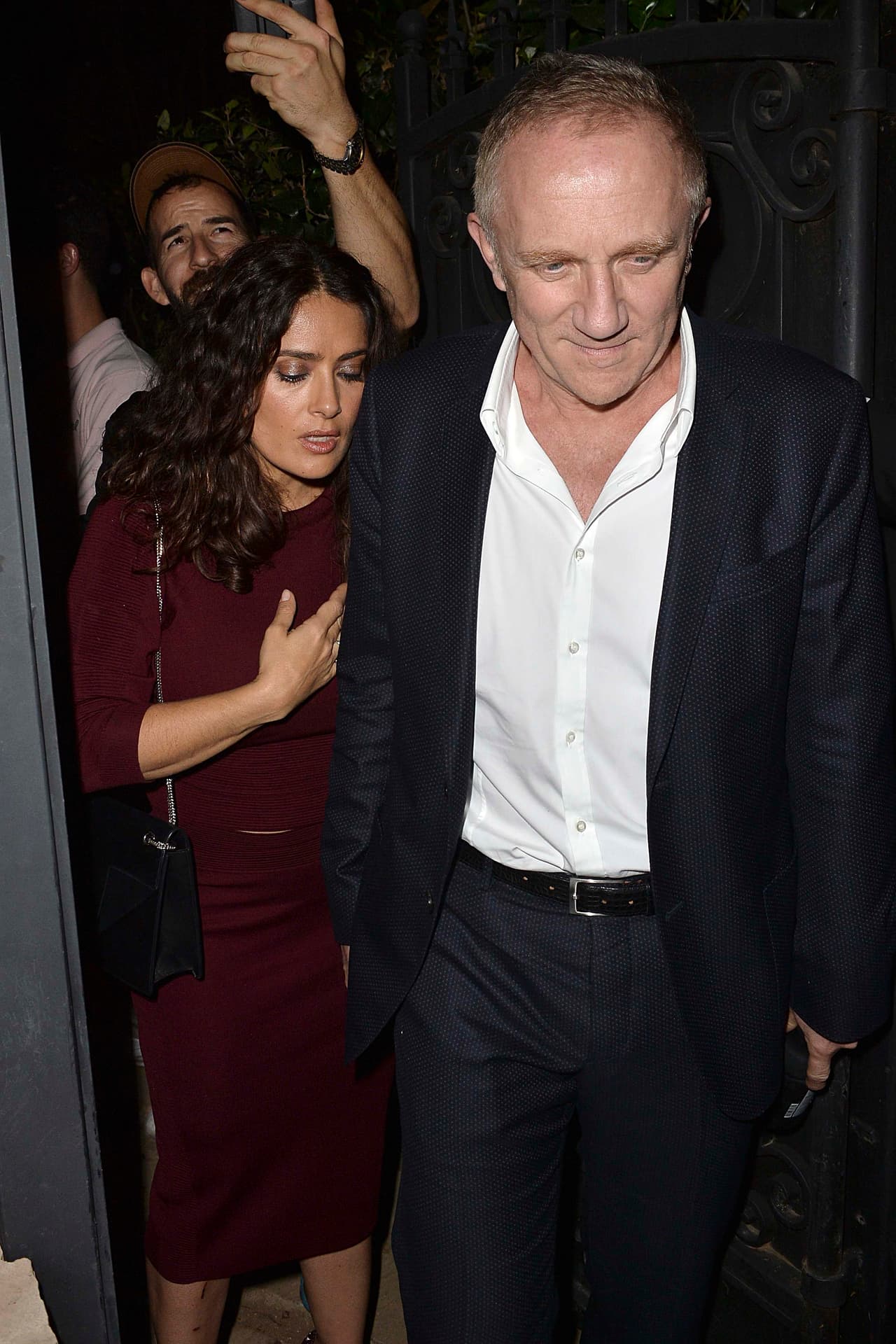 Todos querían sacarles una foto a la pareja.