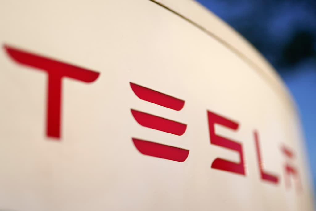 Ganancias de Tesla caen a su nivel más bajo desde la pandemia; Meta y Microsoft obtienen mejores resultados