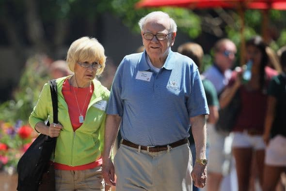 En un artículo publicado en The New York Times, lamentó que los “súper ricos" en EU paguen pocos impuestos mientras que el resto de los ciudadanos llevan a cuestas el peso de las arcas públicas norteamericanas.