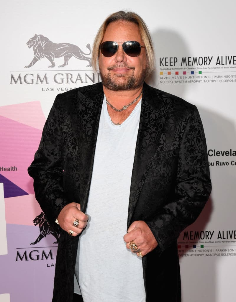 El baterista de Hanoi Rocks, Razzle Dingley era el copiloto de Vince y lamentablemente perdió la vida.