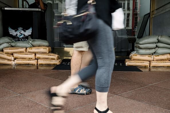 Preparativos en Florida Central ante Milton: cómo obtener sacos de arena para proteger tu hogar