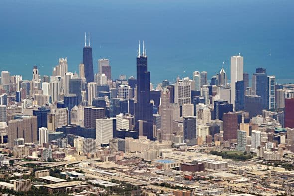 En total, los turistas gastaron 34.500 millones de dólares en Illinois y generaron 2.600 millones de dólares en impuestos estatales y locales.