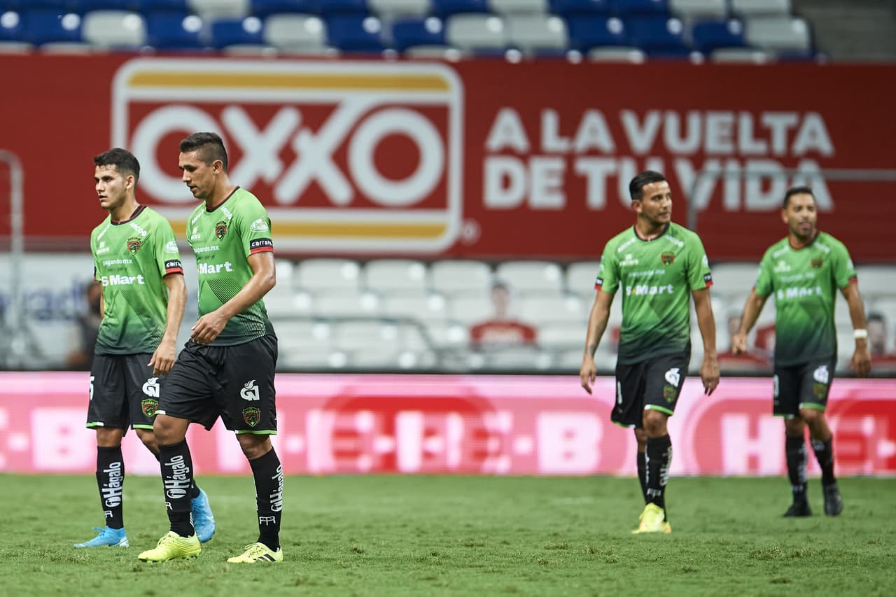 Con doblete de Aké Loba, los Rayados consiguen adueñarse de los puntos en casa.