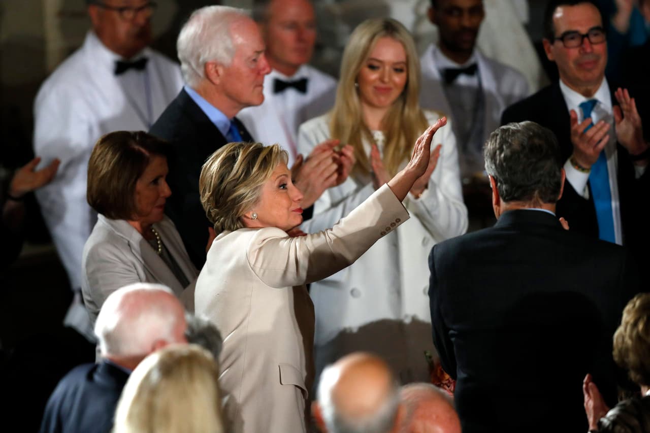 Hillary Clinton responde a las palabras elegiosas que le dedica en su discurso Donald Trump.