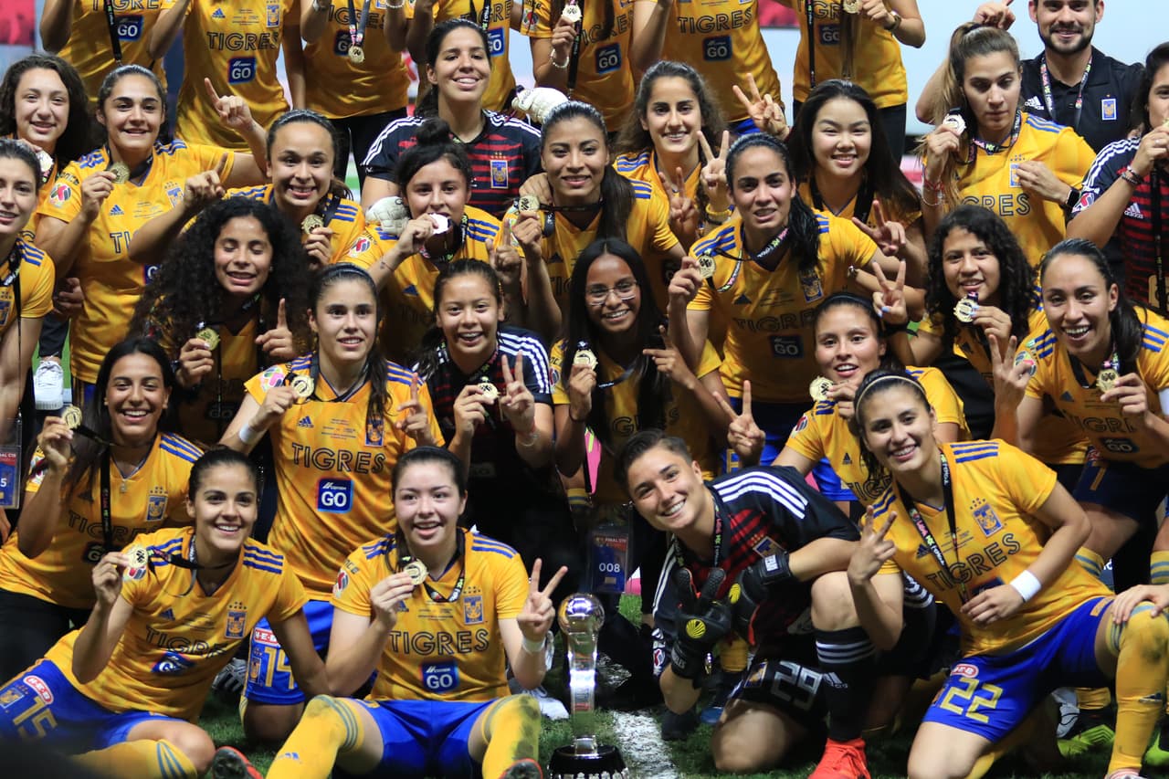 Tigres se corona campeón de la Liga MX Femenil tras vencer 2-1 a Monterrey en el Juego de Vuelta de la gran Final del Clausura 2019 y con un 3-2 en el global en partido efectuado en el Estadio BBVA. Así fueron los festejos de las felinas campeonas.