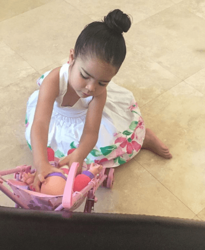 Ana Patricia tendrá una linda ayudante para cuidar a su bebé pues ella ha practicado mucho.