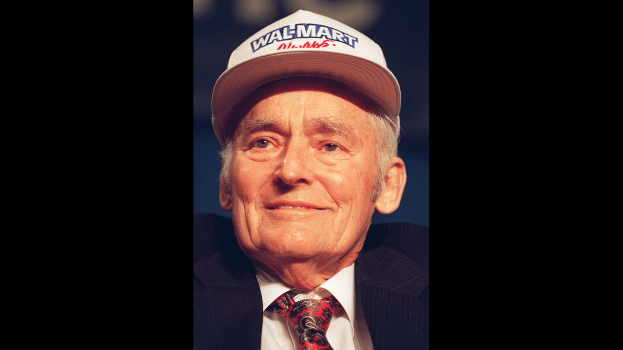 <h3 class="cms-H3-H3">2. La familia Walton</h3>
<br>
<br>Esta familia tiene éxito gracias a su negocio familiar, Walmart. Según Forbes, el negocio es la razón por la cual la familia es la más rica de los Estados Unidos. Sam Walton fundó Walmart en 1962 con su hermano Bud. Para 1967, la empresa había abierto 24 sucursales. Además de invertir en Walmart, Sam decidió diversificar su cartera invirtiendo en Arvest Bank. 
<br>
<br>La familia posee el 96% de sus acciones en el banco, cuyo valor ronda los 45,000 millones de dólares.