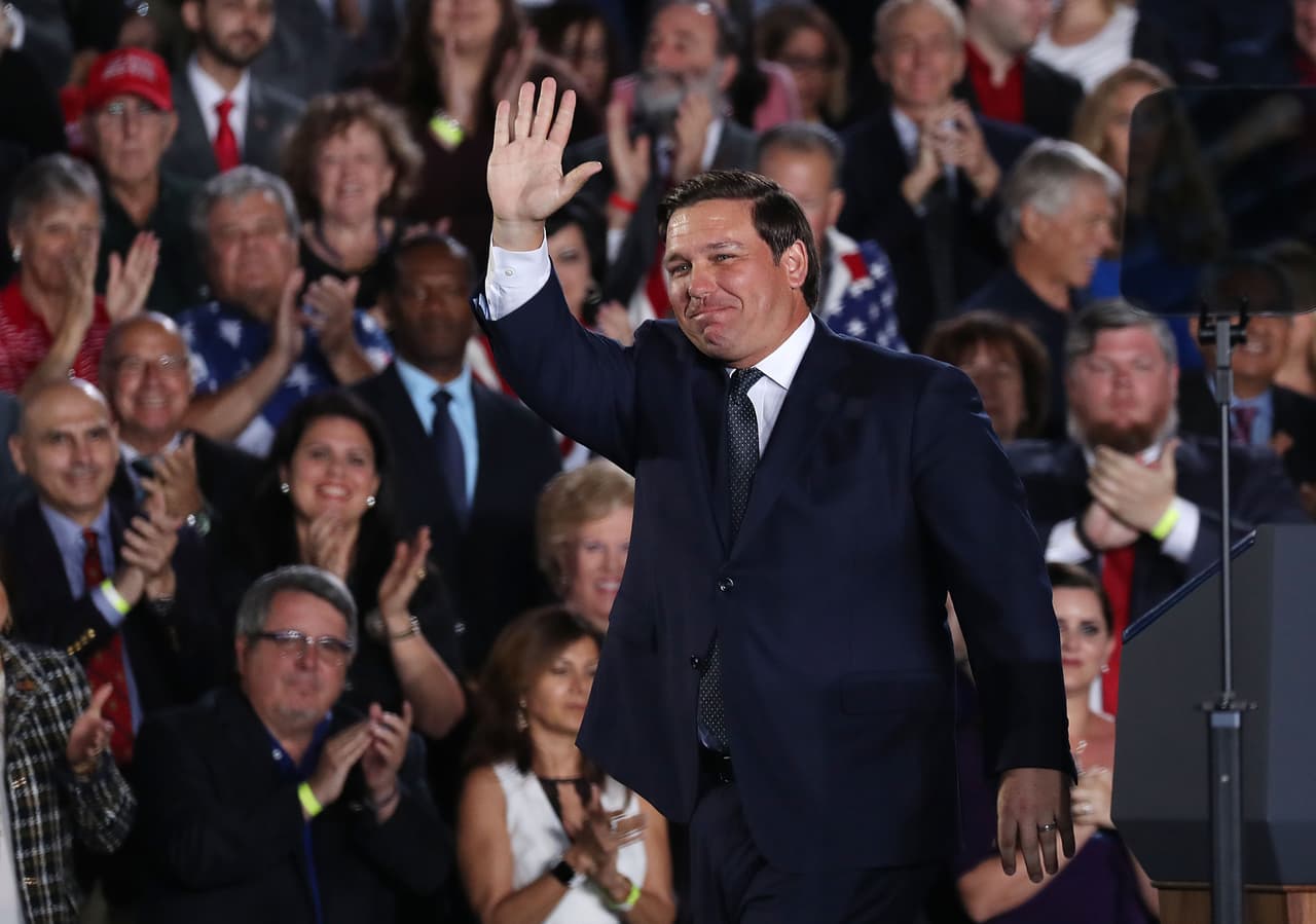 DeSantis firma ley prohibiendo ciudades santuario: autoridades deberán entregar inmigrantes indocumentados a ICE