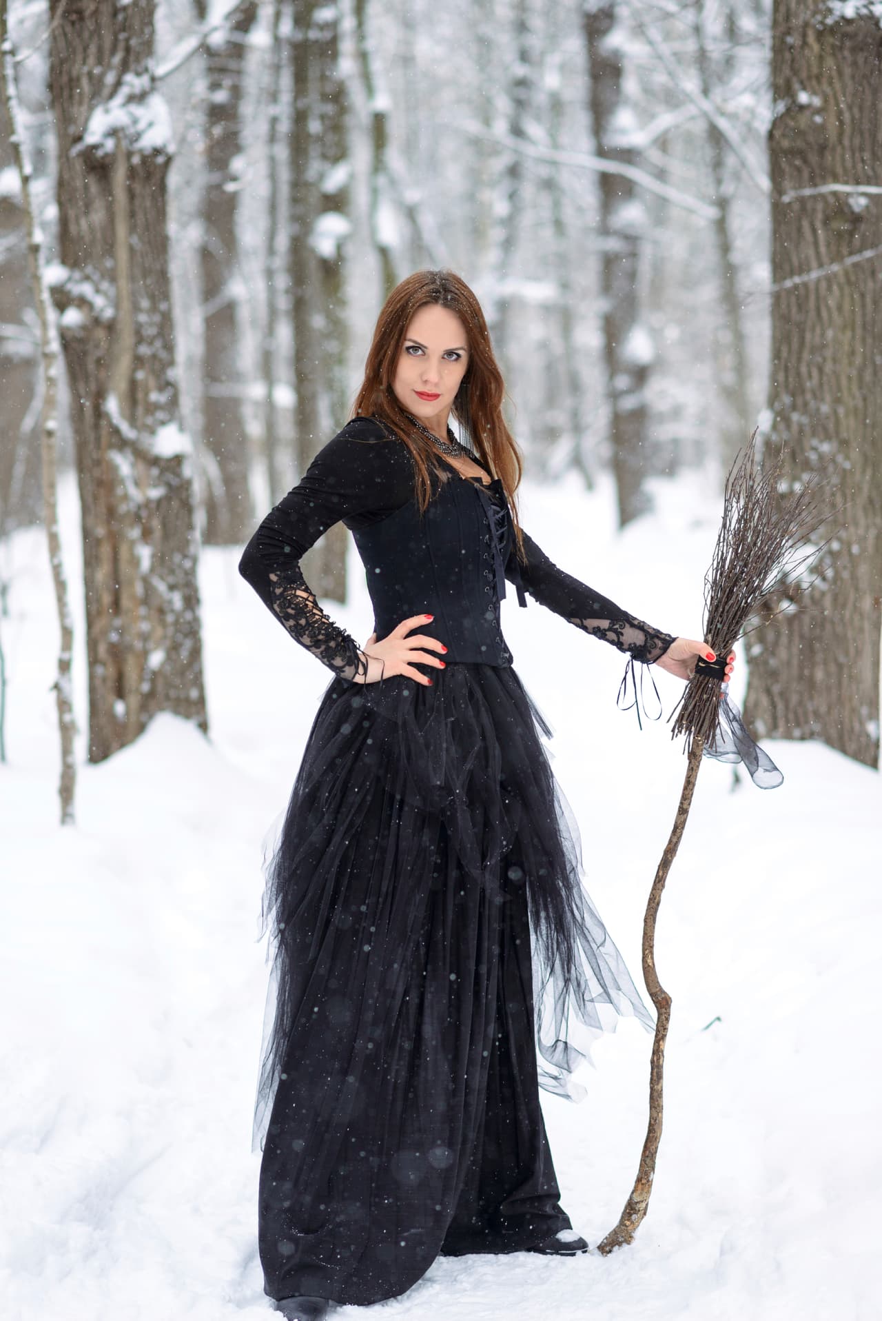 Las brujas con escobas las asociaban con 
<b>LIBRA</b>